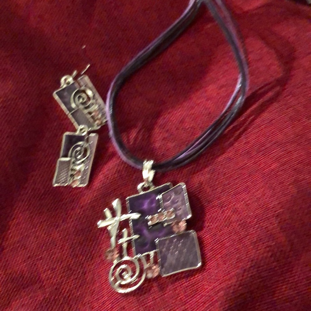 💍3 for $25💍Purple abstract necklace and earring set